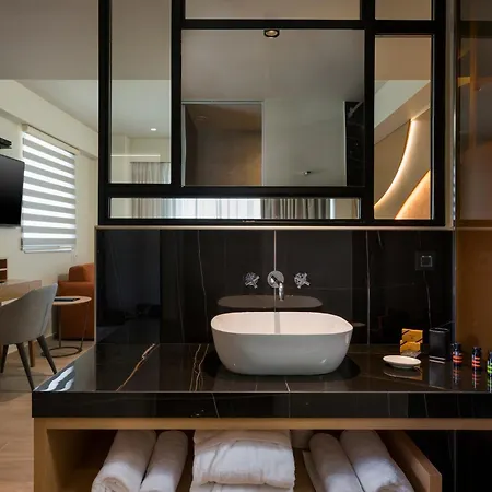 Hyperion & Hotel 4*
