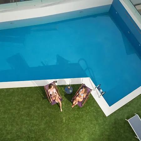 Отель Hyperion & 4*