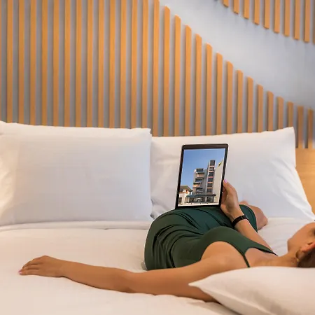 Hyperion & Hotel 4*