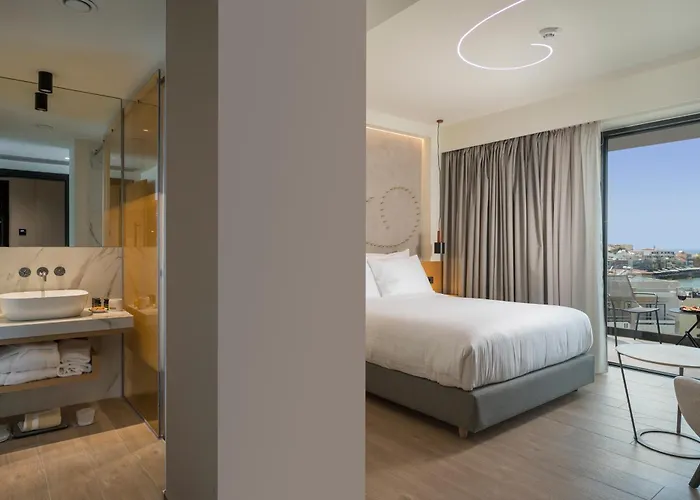 Hyperion & Hriszí Aktí Haniá