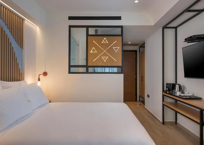 Hyperion & Szálloda